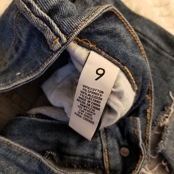 Almost Famous Blue Distressed Jeans With Hole SIZE 9. - Picture 15 of 15